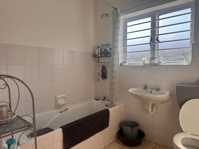 2 Bedroom Property for Sale in Oakglen Western Cape
